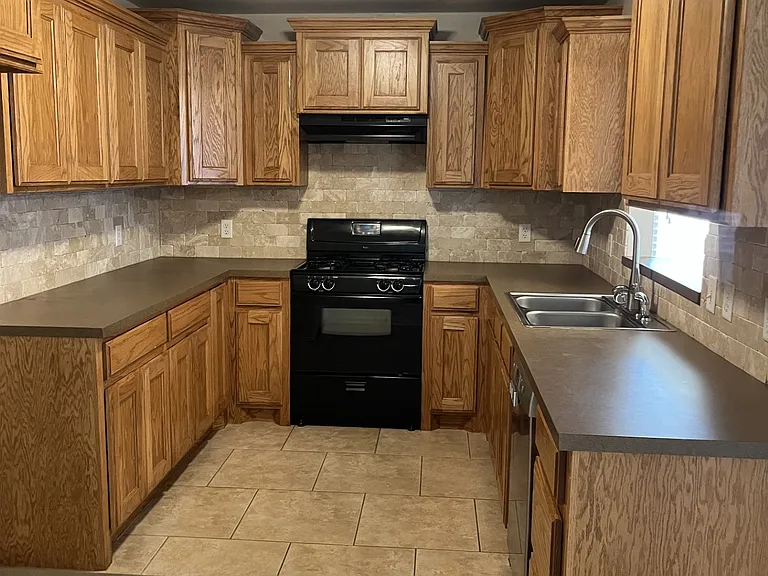 17612 Black Hawk Dr — Photo 9