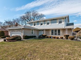 26 Elizabeth Ln, Downers Grove, IL 60516