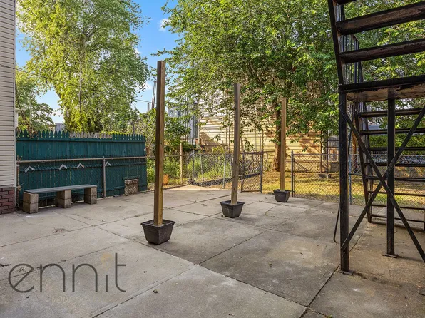 60-85 54th St, Maspeth, NY