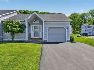 119 Timber Wolf Cir, Syracuse, NY 13209