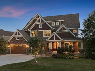 4 Leaf Wing Dr, North Oaks, MN 55127