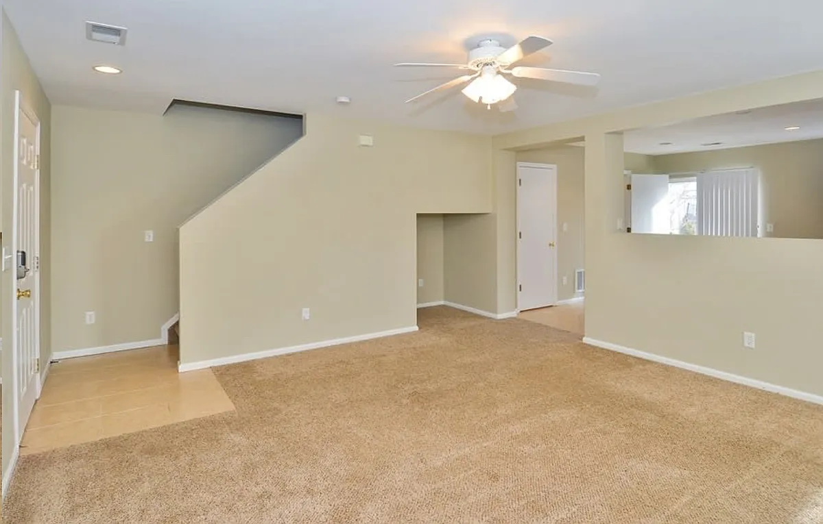 Building Photo - 10101 Glencoe Ct