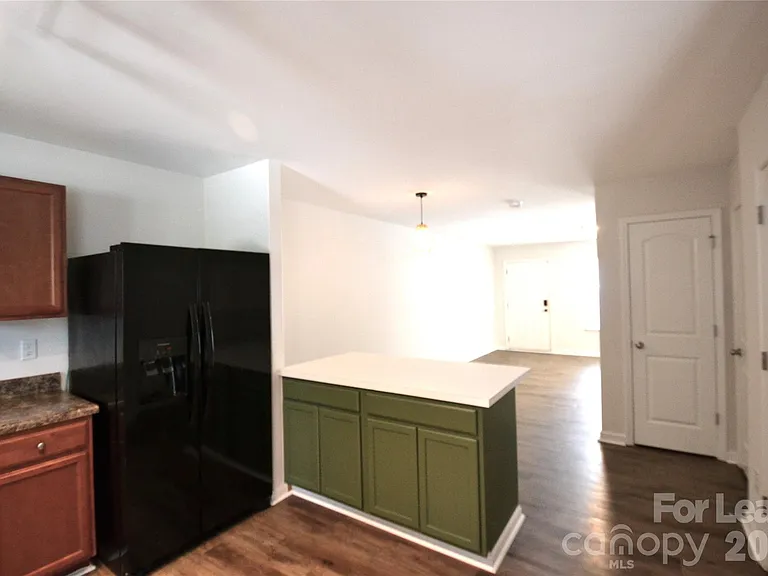 843 Plaza Walk Dr — Photo 32