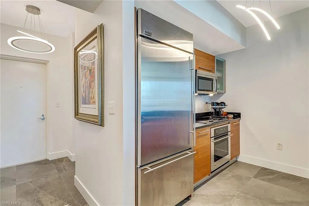 1 bed, 1.5 bath, 867 sqft, $2,500 — Photo 2