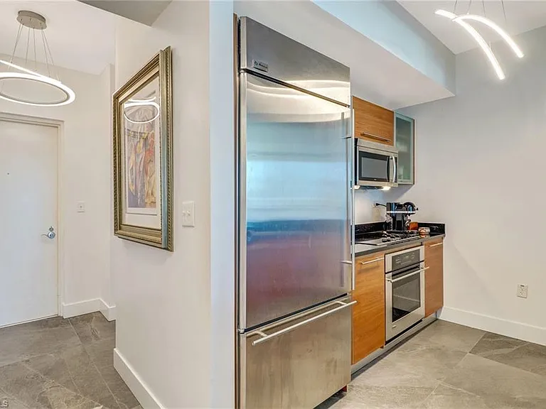 3000 Oasis Grand Blvd #606 — Photo 2