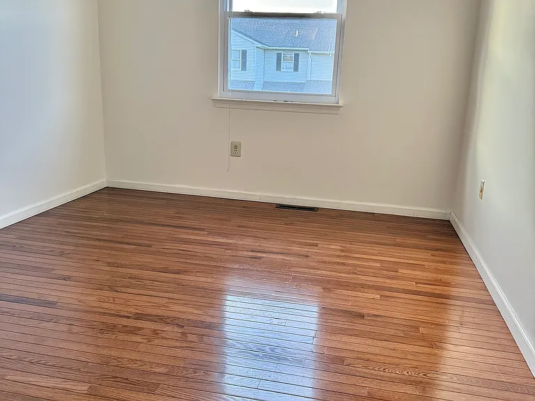 101 Jonathan Dr — Photo 21