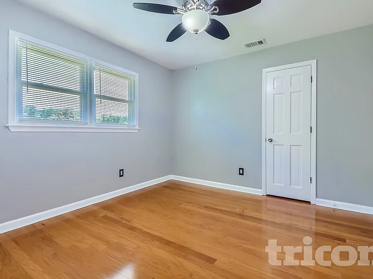 130 Southwood Ct — Photo 4