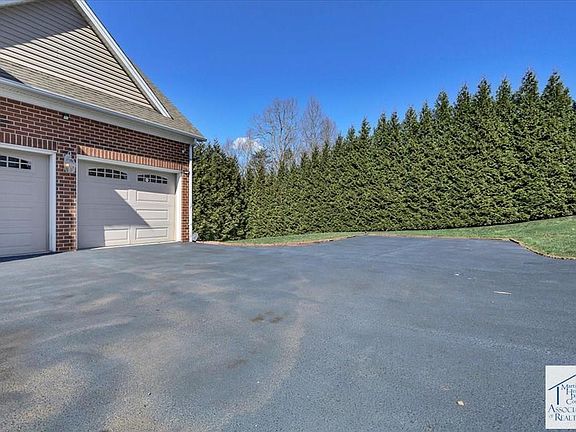 5th image of 113 Parkwood Ct