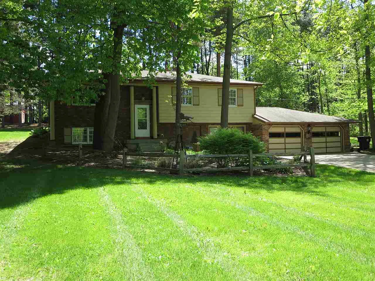 409 Wildwood Cir photo 1