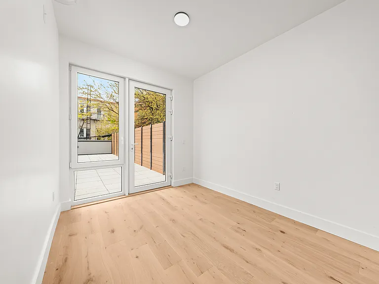 343 Himrod St #585 — Photo 4