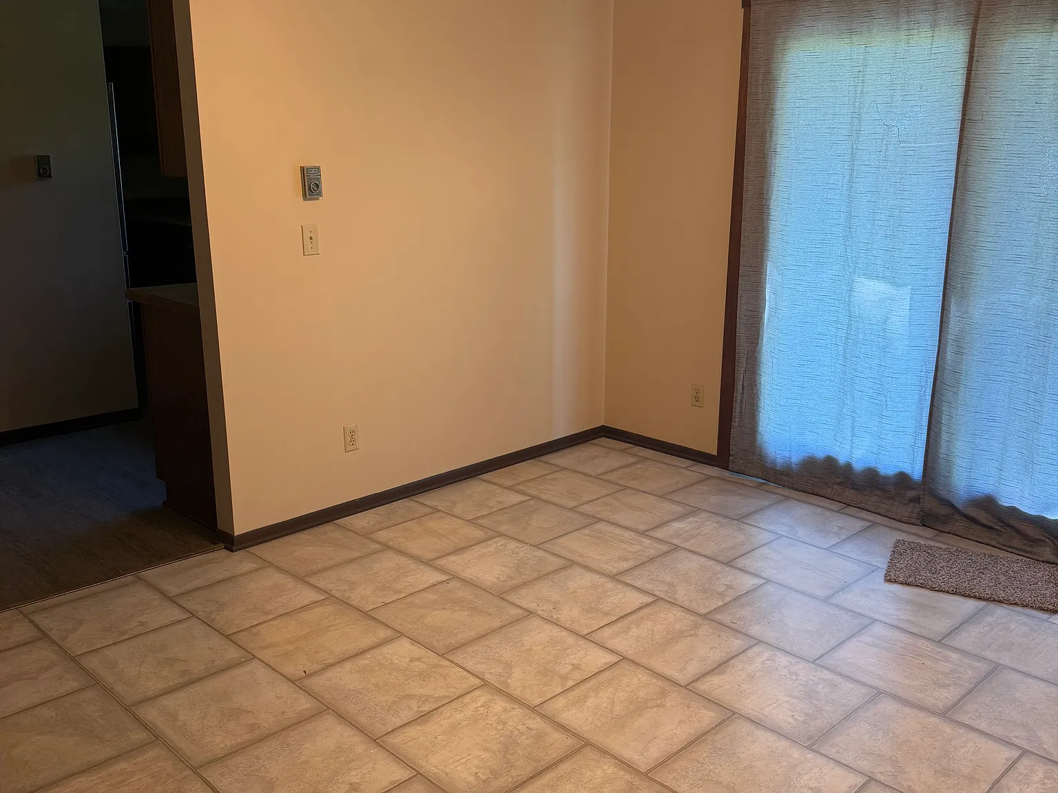 2 bed, $1,100 — Photo 2