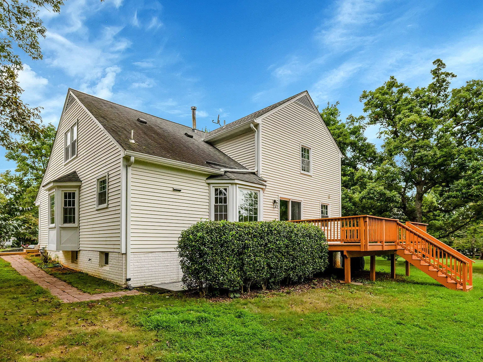 5 bed, 2408 sqft, $4,995 — Photo 4