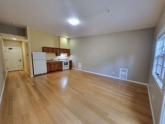 3rd image of 4569 Lynwood Center Rd NE #5