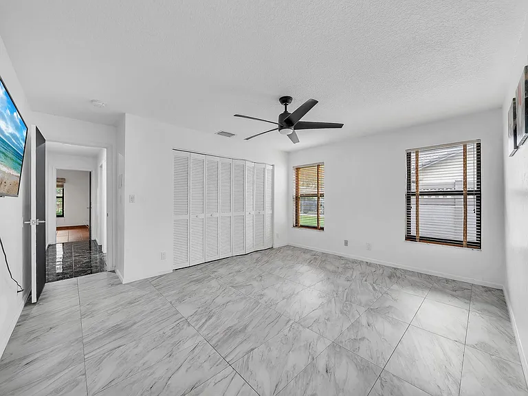303 NW 105th Ter — Photo 38
