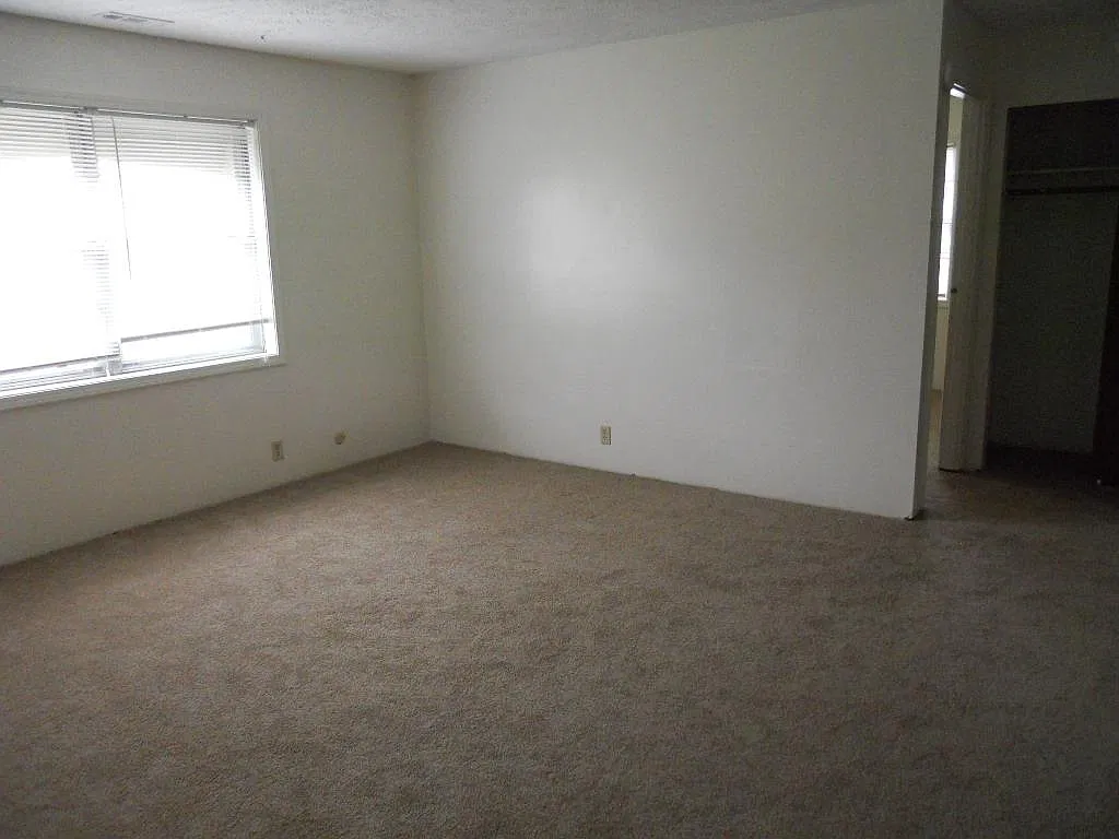 2 bed, 800 sqft, $825 — Photo 2