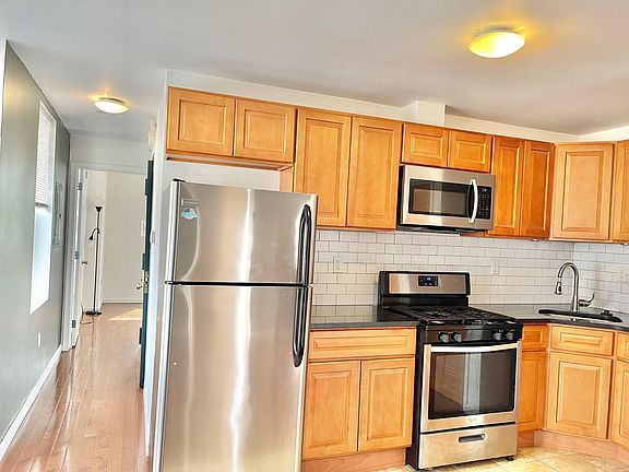 4th image of 1701 S 19th St Floor 3