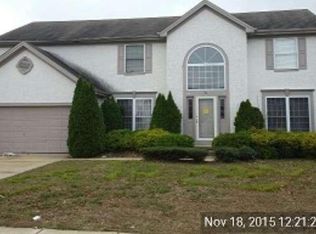 4 Red Gravel Cir, Sicklerville, NJ 08081