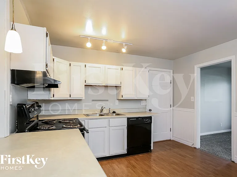 505 Vista Dr — Photo 8