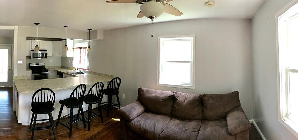 Living Room/Breakfast Bar