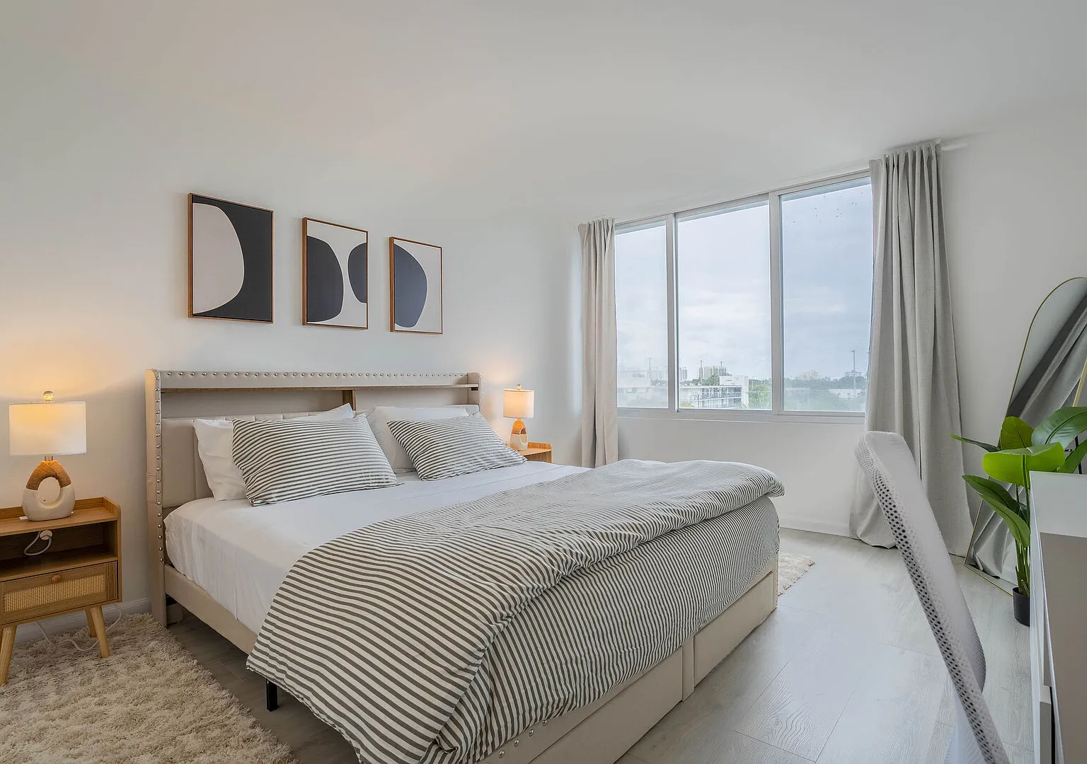 1 Bedroom - Fully Furnished - South Beach GEM! — Photo 2