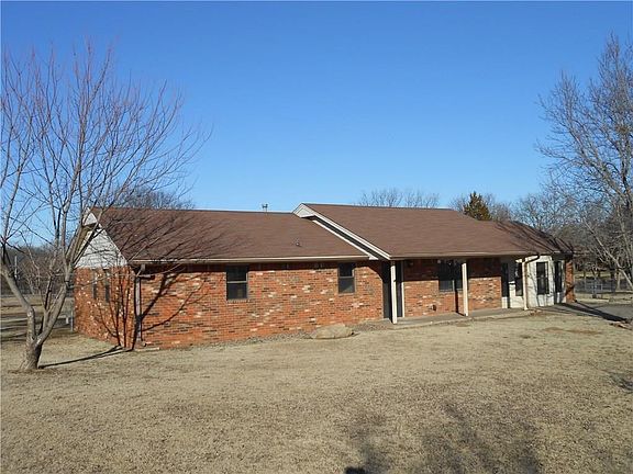 4th image of 9 Melanie Ln