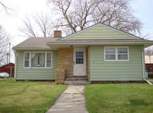 230 S 6th St, Bird Island, MN 55310