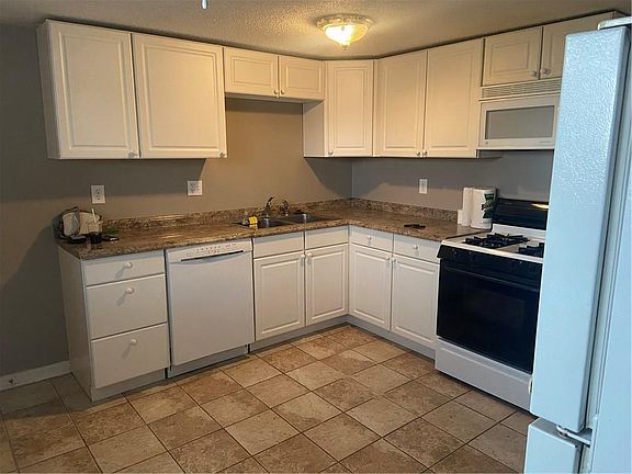 4th image of 9010-9012 Catherine Rd