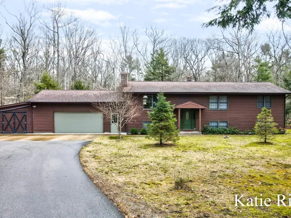 938 N Scenic Dr, Muskegon, MI 49445