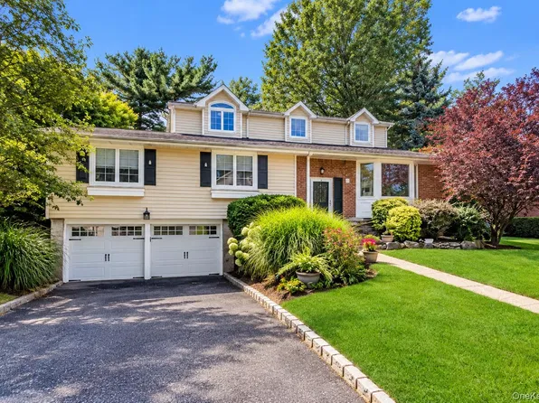 27 Delaware Avenue, Jericho, NY 11753
