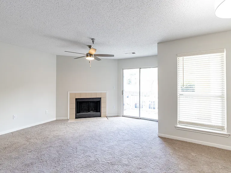 The Residence at White River Apartments — Photo 12