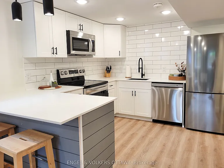 2075 Balharrie Ave #B — Photo 7