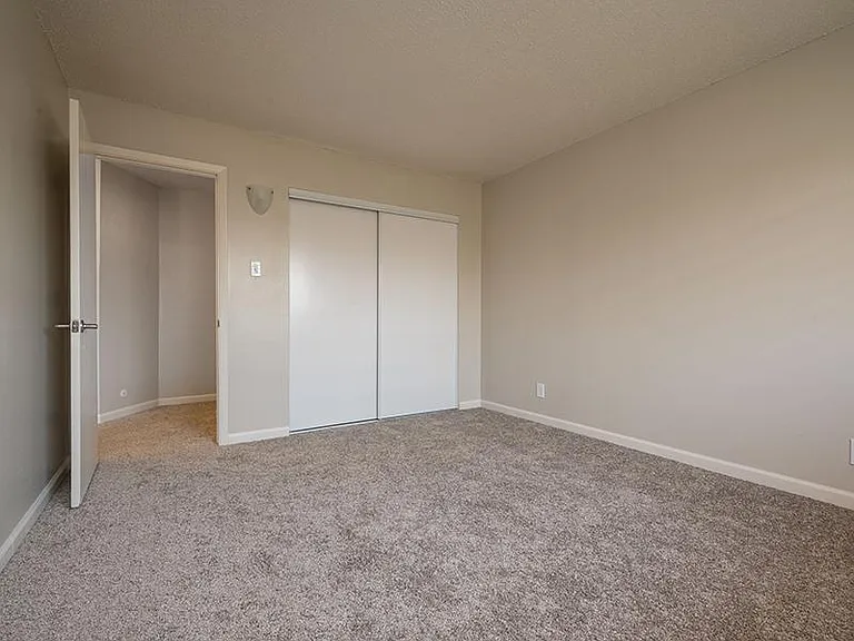 7100 Natalie Ave NE — Photo 16