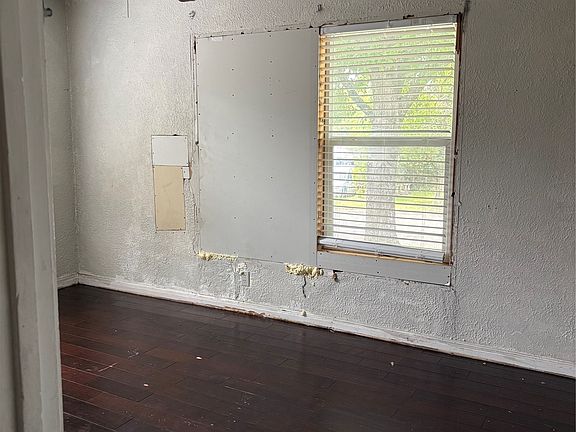 3rd image of 7333 Brazos Ave