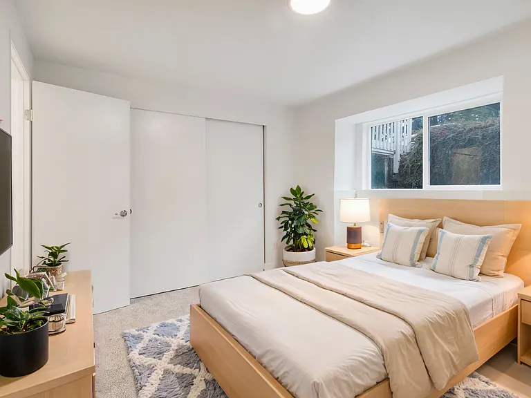 Oak Park Apartments — Photo 4