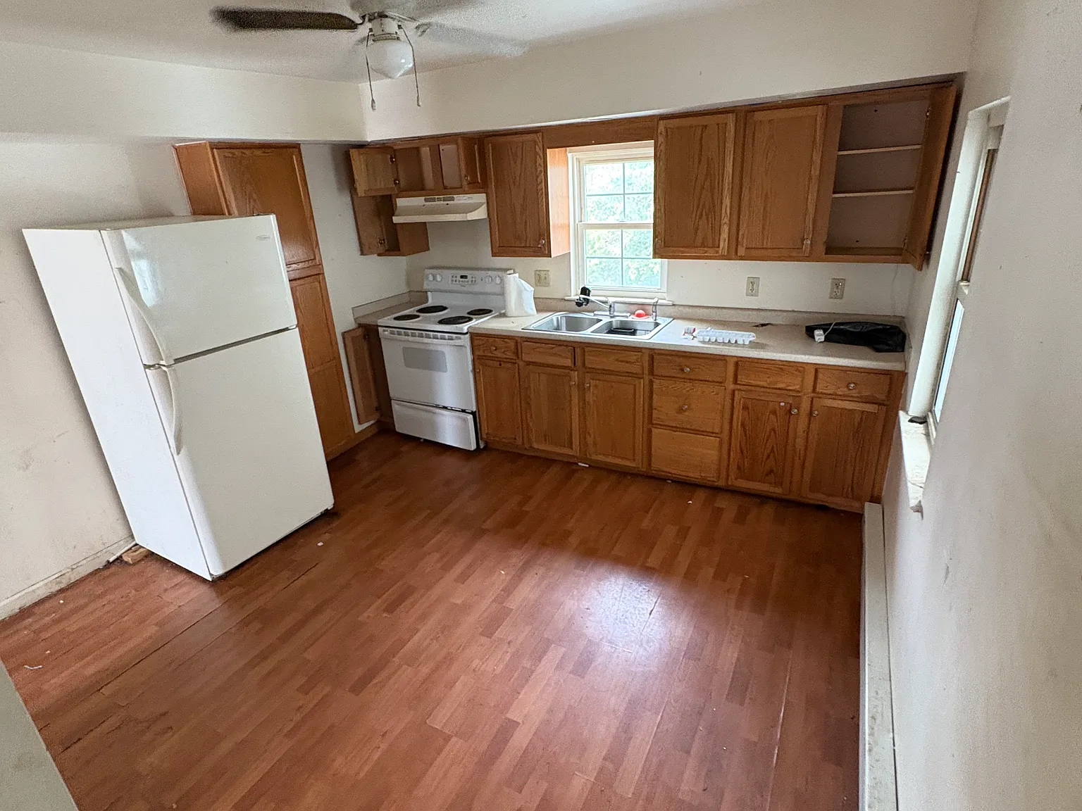 3 bed, 1300 sqft, $1,200 — Photo 2
