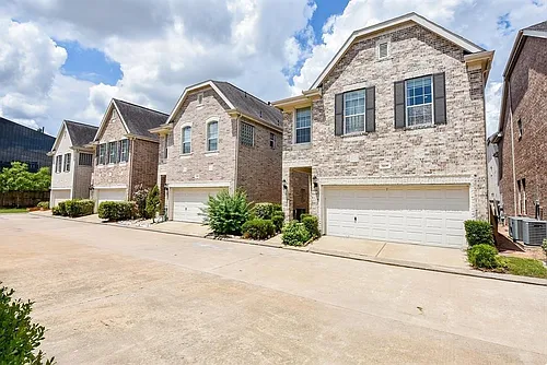 3206 Holly Crossing Dr Photo 1