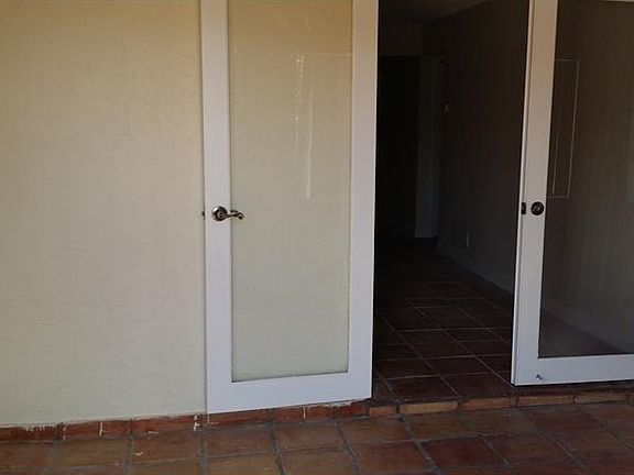 3rd image of 801 NE 39th St