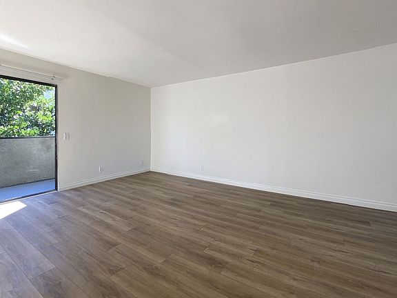 5th image of 9413 Van Nuys Blvd APT 201