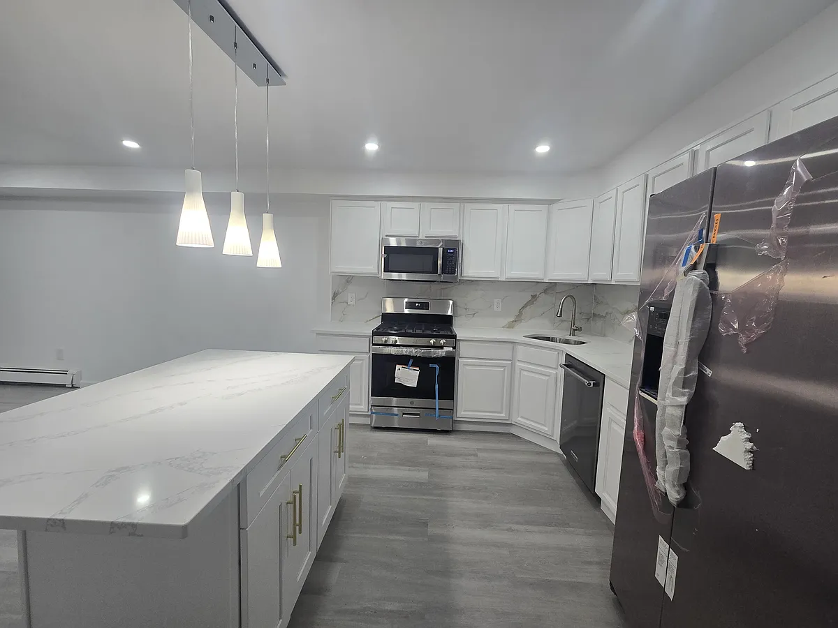 Building Photo - 216 Beach 98th St #1