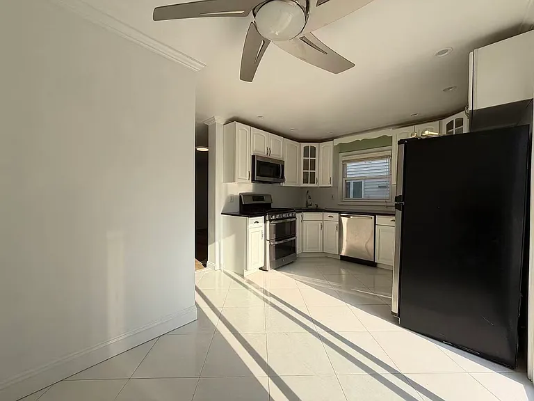 266 Brookfield Ave — Photo 2