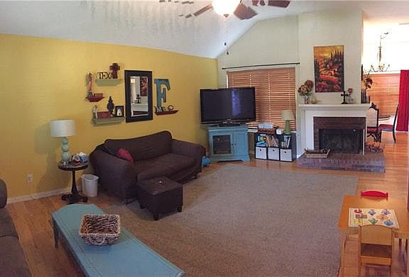 4th image of 4137 Clary Dr