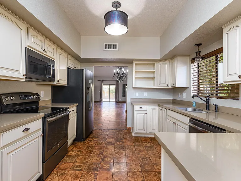 5505 E Desert Hills Dr — Photo 9