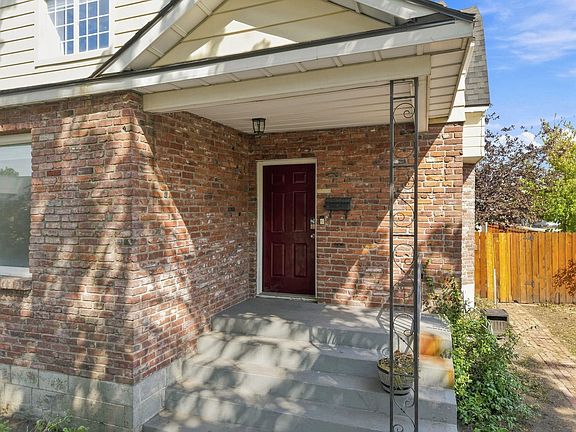 3rd image of 947 E Ermina Ave