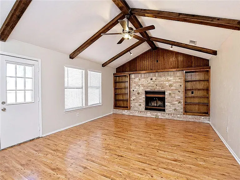 604 Hill Cv — Photo 2
