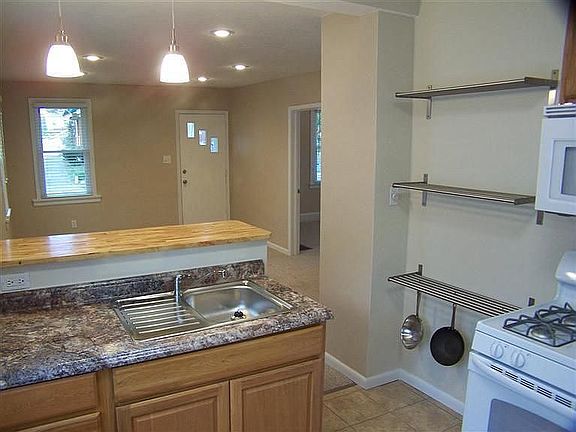 5th image of 6860 Park Ave
