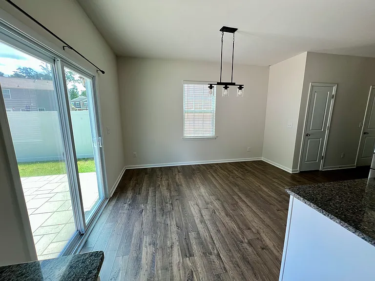 2020 Navarro Rd — Photo 6