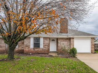 215 SW Murphy Rd, Burleson, TX 76028