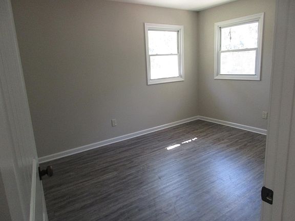 3rd image of 412 Redbud Ln