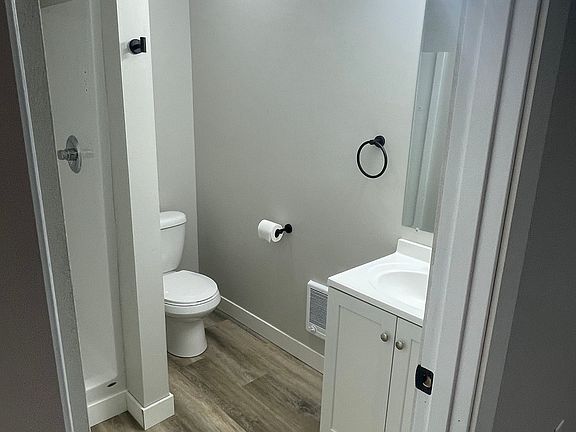 5th image of 531 W Broadway St