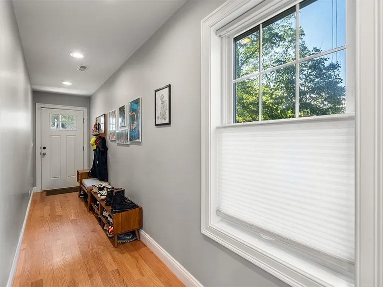 28 Park Ave — Photo 2